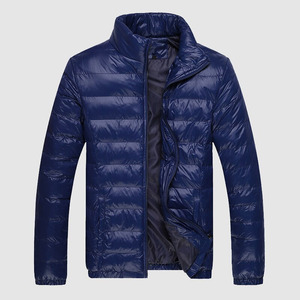 Chaqueta Acolchada Casual de Invierno para Hombre, Cuello Alto, Cierre de Cremallera, Resistente al Viento, Corte Ajustado, Color Negro Sólido, Relleno de Poliéster - Product Image 1