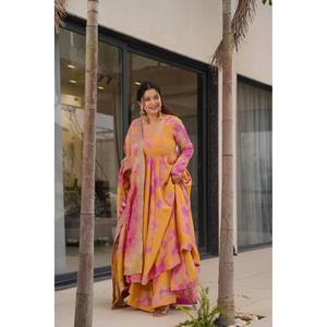 ชุดกาวน์แฟนซีของผู้หญิงและชุด dupatta พร้อมงานปักลำดับที่สง่างาม - Product Image 2