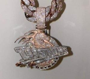 จี้ชื่อแบบวินเทจสั่งทำพิเศษ ประดับเพชรโมอิสซาไนต์ทรงเปลวไฟ  ทำจากเงินแท้ 925 สไตล์ฮิปฮอป สร้อยคอแต่งงาน จากซัพพลายเออร์อินเดีย - Product Image 2