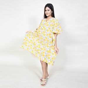 Vestido Kaftán Floral Gótico Amarillo Vintage, Cuello en V, Corte Holgado, Transpirable, de Algodón Tejido, Estilo Bohemio, Casual para Verano y Aire Libre - Product Image 3