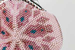 Sac à main rectangulaire fait main avec perles et motif floral, broderie rose, fermeture éclair – Idéal pour les fêtes et les voyages, cadeau artisanal - Product Image 3