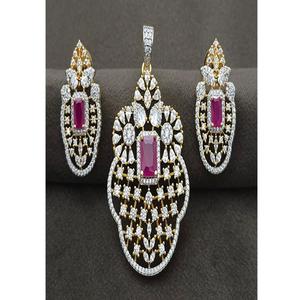 Ensemble collier et boucles d'oreilles élégant et tendance en laiton plaqué or avec zircon, collection pour femmes pour mariage et soirée - Product Image 1