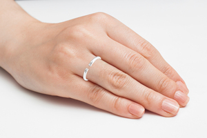 Bague manchette ouverte en argent sterling 925 plaqué haute brillance avec zircon blanc naturel taille ronde de 1,5 mm, ajustable – Nouveauté très prisée - Product Image 3