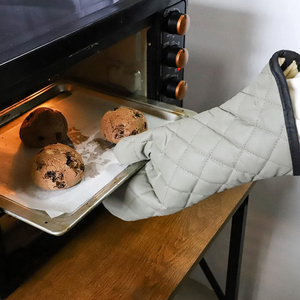 Reinforced Stitched <b>Padded</b> Oven Mitts in High Quality Top Selling <b>Heat</b> Protection Wear <b>Hand</b> Mittens For Kitchen Baking & Cooking - Product Image 4