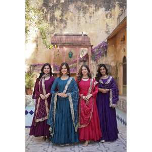 Robe brodée de paillettes de créateur et ensemble de Dupatta robes de bal élégantes avec un look éblouissant - Product Image 2