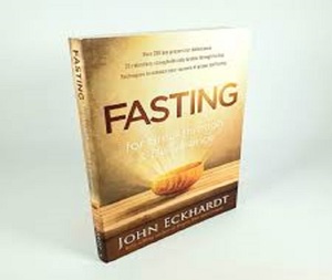 Fasting For Breakthrough And Deliverance de John Eckhardt, libro en inglés de tapa blanda sobre ayuno y crecimiento espiritual. - Product Image 2