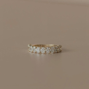 Bague de mariage demi-éternité en diamant ovale cultivé en laboratoire, 15 points, certifiée IGI, coupe ovale. - Product Image 5