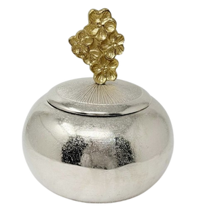 Elegante Tarro Decorativo de Metal Plateado con Tapa Dorada con Flores, Contenedor Redondo de Aluminio para Guardar Joyas, Moderno Organizador de Joyería - Product Image 3