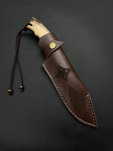 Couteau de chasse Bushcraft Maysara HC-167 – Lame fixe en acier inoxydable avec bord partiellement dentelé et manche en bois de noyer - Product Image 4