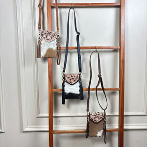 กระเป๋าหนังวัวแท้ลายสลักมือสำหรับผู้หญิง พร้อมพู่ห้อย สะพายข้าง สไตล์คาวบอย กระเป๋าใส่โทรศัพท์มือถือขนาดเล็ก ดีไซน์เนอร์ หนังขนสัตว์ สายคล้องมือ กระเป๋าใส่โทรศัพท์ - Product Image 5