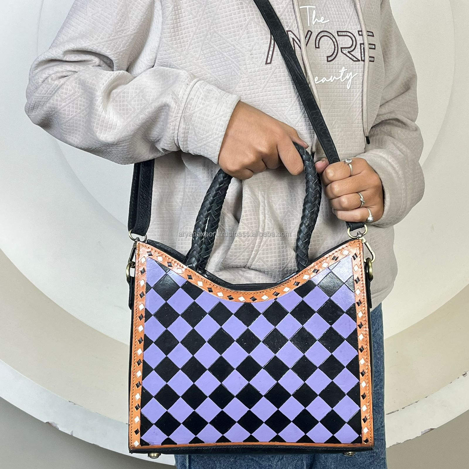 ลายตารางหมากรุกสีม่วงและดำ