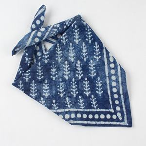 Pañuelos de algodón de verano con estampado de bloque de mano, bloque de hoja índigo impreso para uso en exteriores como cubierta para la cabeza - Product Image 1