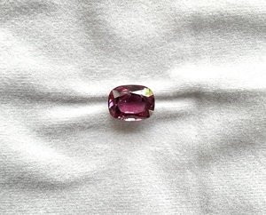 Pierre précieuse naturelle en spinelle rose de Birmanie, taille coussin, 8,80 carats, pour la création de bijoux fins - Product Image 6