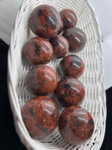 Sphère de cristal sculptée en obsidienne acajou de haute qualité, boule de cristal naturelle semi-précieuse pour la guérison, vente en gros - Product Image 4