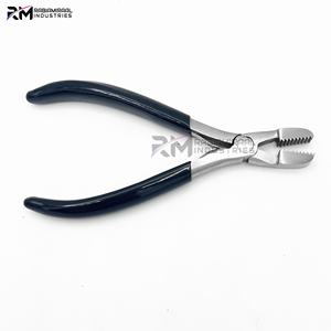 Pince de qualité supérieure RMI, acier inoxydable, embout argenté et poignée noire, finition mate. - Product Image 2