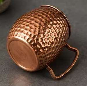 แก้วทองแดงดีไซน์สวยงาม ตกแต่งลายตอก พร้อมหูจับ สไตล์วินเทจ - Product Image 1