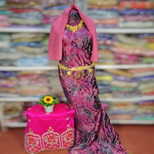 Robe spéciale de mariée somalienne en velours doux Maqbal Dirac avec étoile cassée au toucher doré pour les femmes somaliennes - Product Image 4