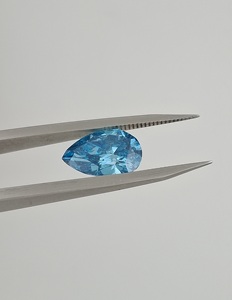 พลอยสังเคราะห์ทรงลูกแพร์ สีฟ้าเข้ม 1 กะรัต รับรองโดย IGI ผลิตในห้องปฏิบัติการด้วยวิธี CVD HPHT ความสะอาดระดับ VS1 สำหรับงานหมั้น - Product Image 4