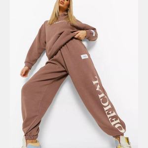 Sudadera personalizada para mujer con pantalones de chándal Conjuntos de 2 piezas Color y diseño Nuevo conjunto de joggers de gran tamaño con logotipo personalizado para mujer - Product Image 4