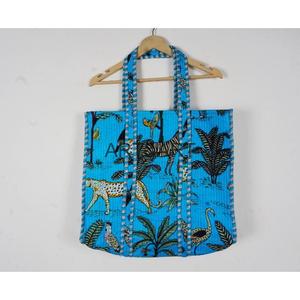 Sac fourre-tout indien fait main en coton matelassé à motif floral vintage pour le shopping, à porter à l'épaule, pour le marché, rangement personnalisé - Product Image 2