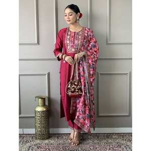 DISEÑADOR VISCOSA CHANDERI CODIFICACIÓN BORDADO SECUENCIA TRABAJO FONDO SUPERIOR CON DUPATTA MAROON - Product Image 1