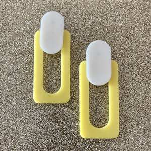 ต่างหูแฟชั่นเรซิ่นทำมือระดับพรีเมียม เครื่องประดับคริสตัลที่ทนทาน - Product Image 1