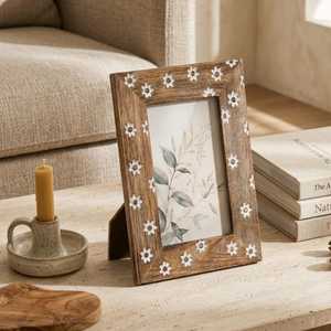 Marco de Fotos Contemporáneo con Incrustaciones de Madera, Portafotos de Lujo Hecho a Mano con Patrón Artístico para una Decoración Interior Elegante - Product Image 2
