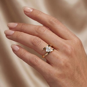 Anillo Abierto Geométrico de Oro Amarillo de 14K con Diamante Cultivado en Laboratorio de Corte Princesa de 1.10 CT - Product Image 6
