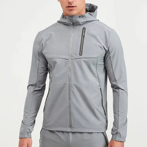 Ensemble coupe-vent à capuche personnalisé avec logo, en polyester extensible, coupe ajustée, pour la gym, veste et pantalon d'entraînement, faible MOQ, vêtements de sport, ensemble 2 pièces - Product Image 1