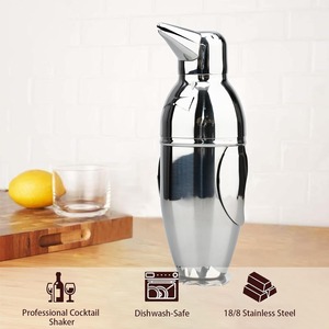 Shaker à cocktails fantaisie en forme de pingouin, fabriqué en métal poli avec un passoire intégré pour une mixologie et des soirées impeccables - Product Image 2