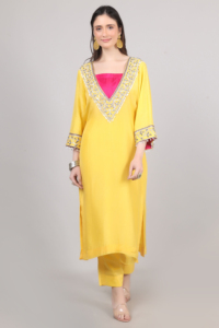 Elegante conjunto de kurta y pantalón para mujer, estilo diseñador, en colores amarillo y rosa, con adornos de cuentas y lentejuelas. - Product Image 2
