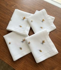 Wholesale Custom Embroidered Cute <b>Bee</b> Designs 50x50cm Machine Washable Table Napkin Cotton Hemstitch for Weddings Home Hotels - Product Image 1