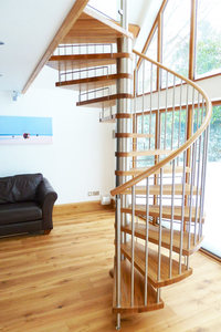 <span class=keywords><strong>Escalier</strong></span> incurvé commercial pour restaurant avec garde-corps en poteaux, <span class=keywords><strong>marches</strong></span> en marbre, taille de trou personnalisée, cadre en acier, prix économique - Product Image 5