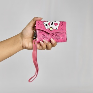 Cartera corta de cuero genuino hecha a mano con diseño de cartas de póker y estampado floral rosa, monedero de muñeca para mujeres y niñas, multiusos. - Product Image 1