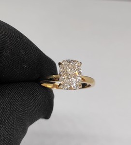 Anillo de Compromiso y Boda con Diamante Cultivado en Laboratorio de 2 Quilates, Corte Cojín Alargado, G VS 1, Certificado IGI - Product Image 1