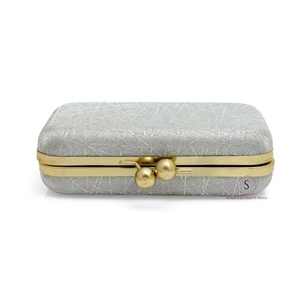 Magnifiques designs de sacs à main en gris croisé, sacs à main de soirée avec chaîne amovible pour femmes. - Product Image 5