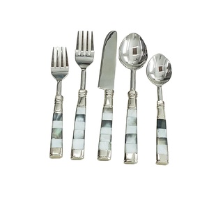 Juego de cubiertos de plata moderna de 5 piezas Cubiertos elegantes de acero inoxidable - Product Image 1
