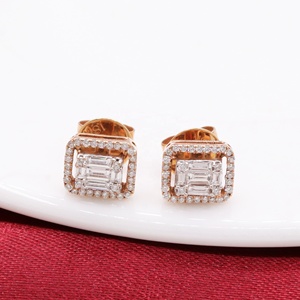 Boucles d'oreilles clous en or rose massif 18 carats avec diamants naturels taille baguette et halo carré, bijoux fins, Memoria Jewels - Product Image 1