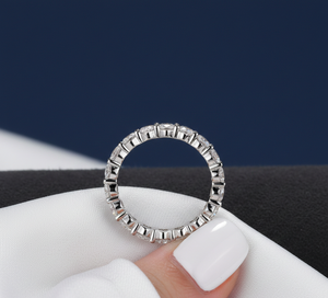 Anillo de Compromiso y Matrimonio Ovalado de Lujo con Diamante Cultivado en Laboratorio de 3.70Ct, Oro Blanco con Baño de Rodio, Claridad VVS, Joyería Fina - Product Image 5