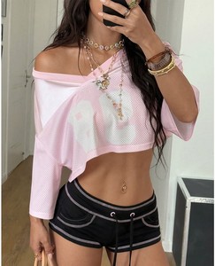 เสื้อครอปท็อปตาข่ายสีชมพูสไตล์อเมริกันฟุตบอลสำหรับฤดูร้อน ผู้หญิง วินเทจ ทรงหลวม ผ้าซาติน แต่งผ้าแบบแพทช์เวิร์ค สปอร์ต สตรีทแวร์ ระบายอากาศได้ดี รับผลิตแบบ OEM - Product Image 5