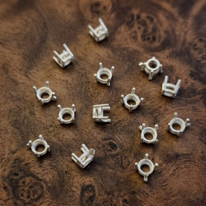 Anillo de compromiso solitario con engaste de 4 garras de 5 mm en plata reciclada para diamantes cultivados en laboratorio, proveedor mayorista - Product Image 1