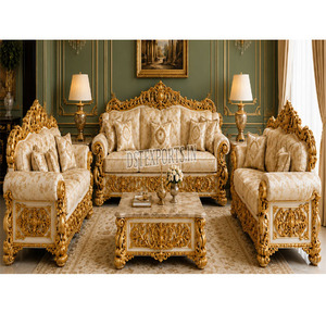Juego de sofás tradicionales de madera tallada para sala de estar con acabado dorado ornamentado, juego de sofás artesanal de estilo francés hecho a medida para la zona de estar. - Product Image 1