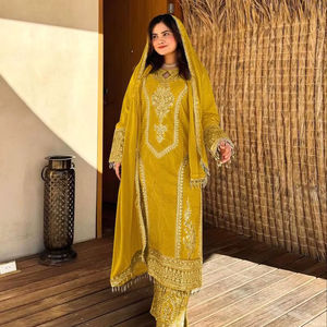 Conjunto de Fiesta de Diseño Pakistaní: Top de Seda con Plazo y Dupatta, Kurti Indio Premium con Sharara y Dupatta - Product Image 1