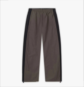 Survêtement coupe-vent streetwear léger et écologique pour homme, personnalisé en polyester et coton, couleur unie - Product Image 2