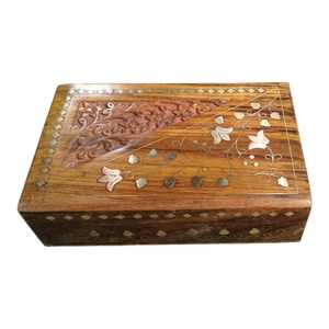 Boîte à bijoux portable en bois gravée, rectangulaire, classique, artisanale - Product Image 2