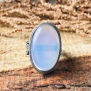 Anillo llamativo con piedra preciosa ovalada de piedra lunar Silvereye para mujer, diseño vintage minimalista bohemio de latón con acabado plateado oxidado, tercero - Product Image 1
