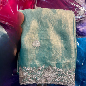 Sari en mousseline de soie vert marine luxueux et scintillant avec bordure brodée de Zari argenté – Sari ethnique indien pour les fêtes et les mariages - Product Image 1
