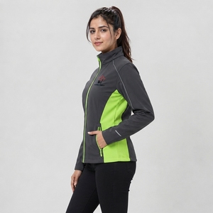Veste softshell pour femme en tissu extensible doux, construction confortable, design flexible, vêtement d'extérieur haut de gamme résistant aux intempéries - Product Image 3