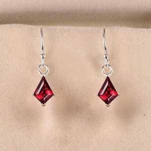 Pendientes de Plata de Ley 925 con Granate en Forma de Cometa, Estilo Vintage, Corte Cometa, para Novia, Piedra de Nacimiento de Enero - Product Image 1