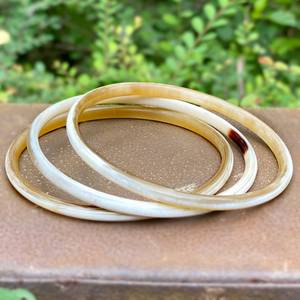 Bracelet en corne de buffle naturelle polie fait main, bijou écologique, cadeau - Product Image 4